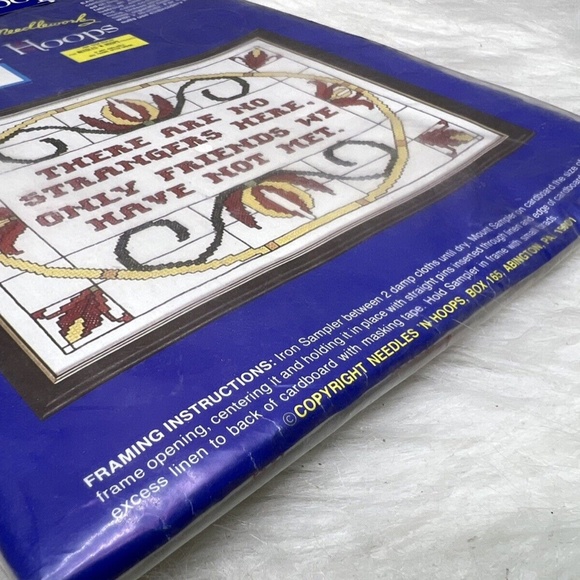 Vntg Needles 'N Hoops No Strangers Printed Cross Stitch Kit #377 - Picture 3 of 6